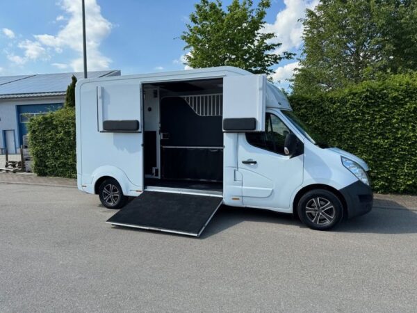 Transporteur de chevaux  3 chevaux Renault Master