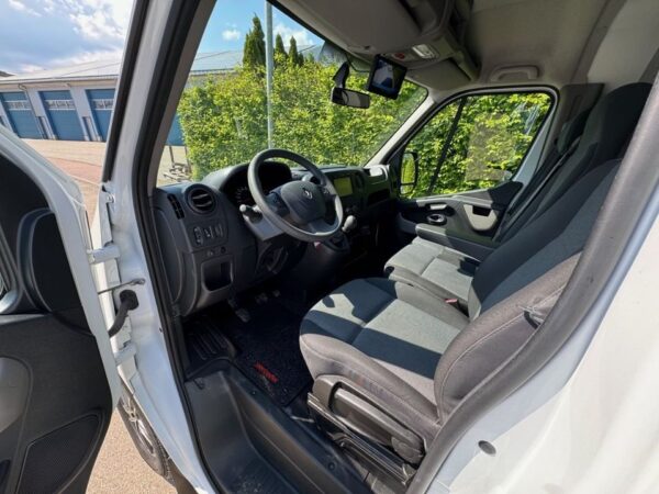 Transporteur de chevaux  3 chevaux Renault Master – Image 8